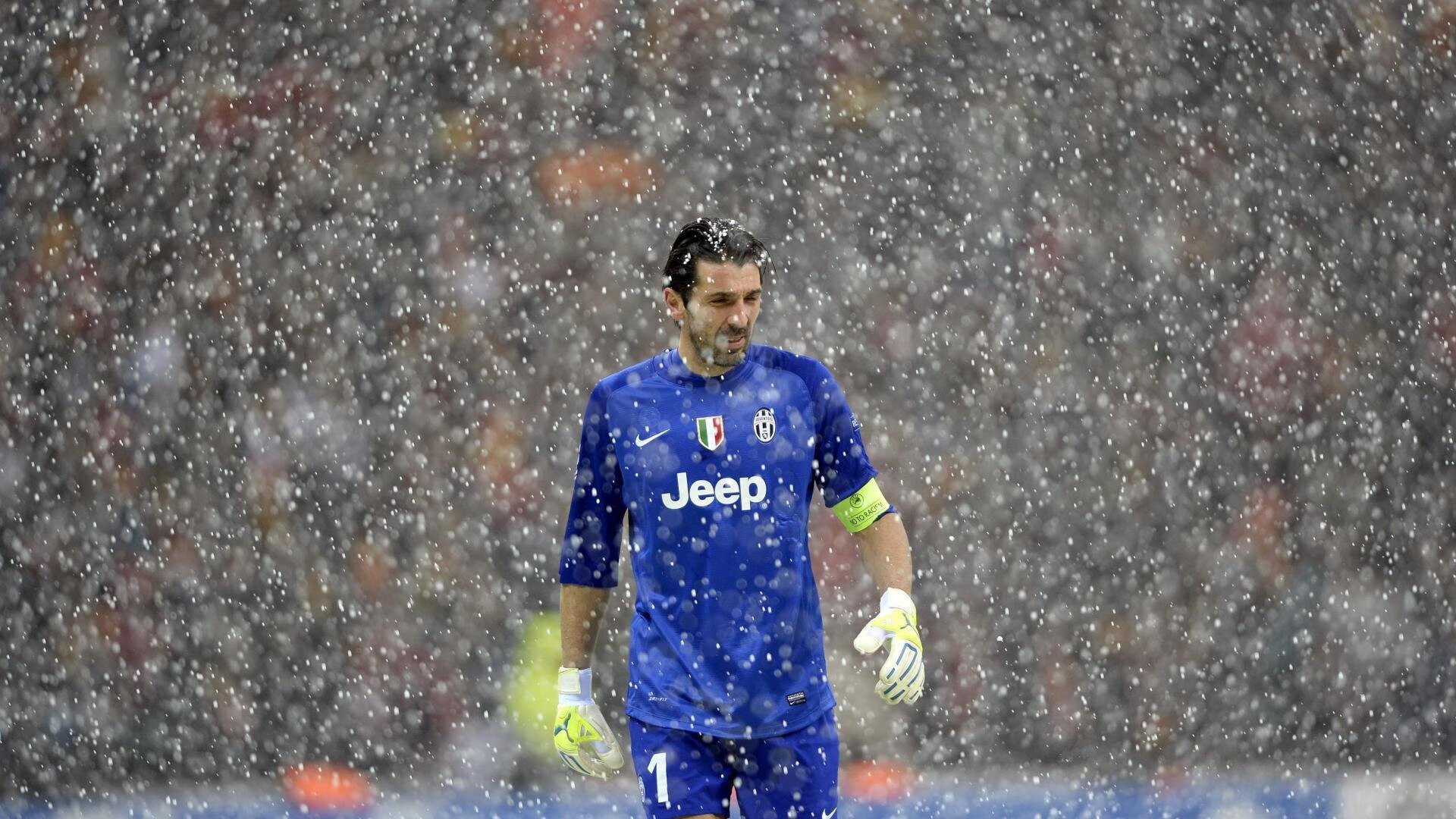 塞尔维亚女足门将连续扑出射门，力保大局！，塞尔维亚 男足