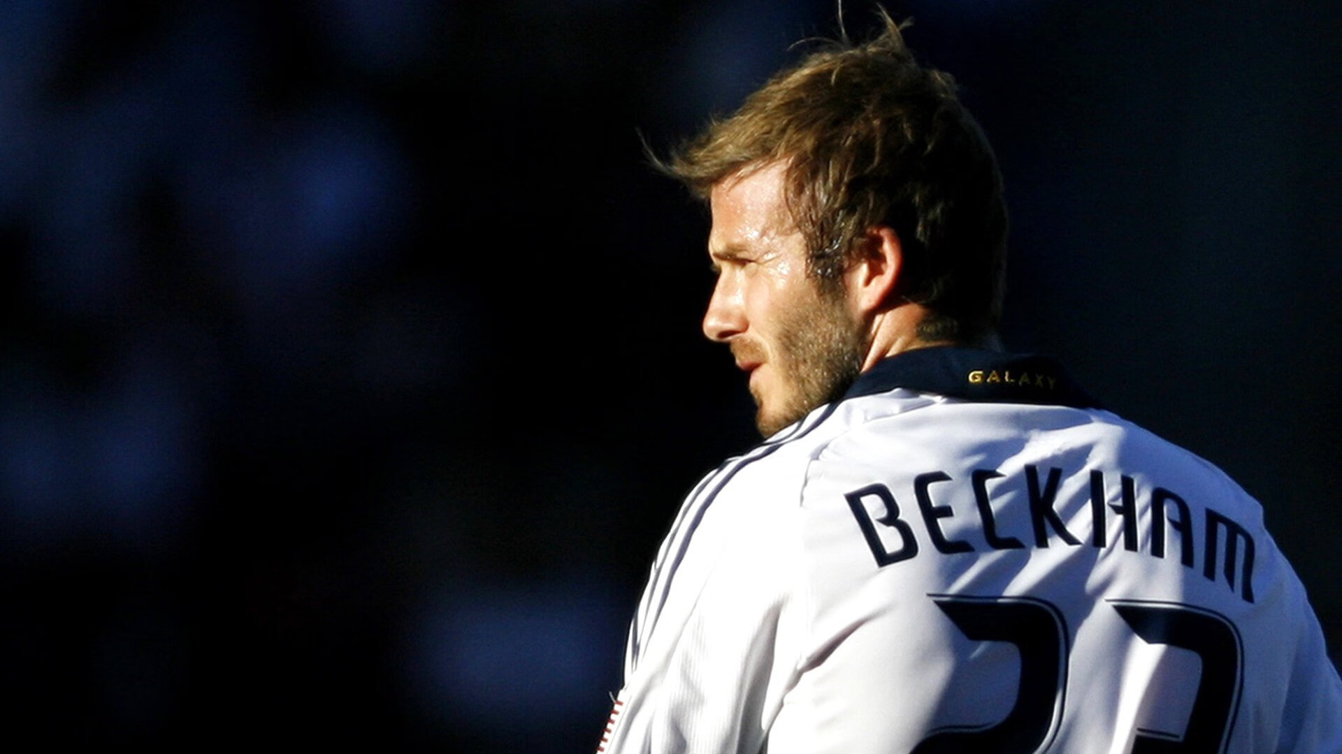 莱切斯特城中场马迪逼抢成功，助球队转化进攻，莱切斯特城夺冠赛季